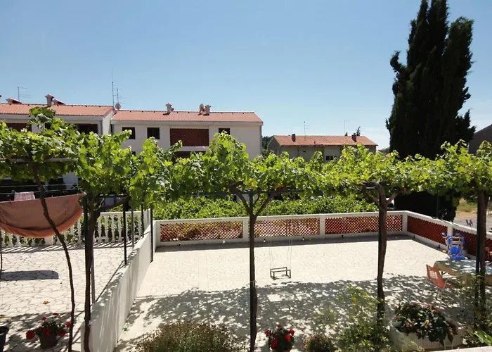 Gostinjska kuća And With Parking Space Palit, Rab - 5061 Palit