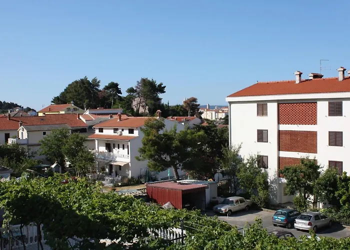 Gostinjska kuća And With Parking Space Palit, Rab - 5061 Palit