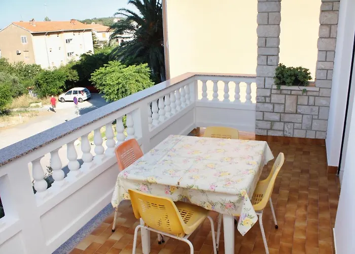 Gostinjska kuća And With Parking Space Palit, Rab - 5061 Palit