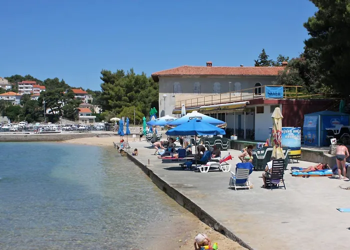 Gostinjska kuća And With Parking Space Palit, Rab - 5061 3*